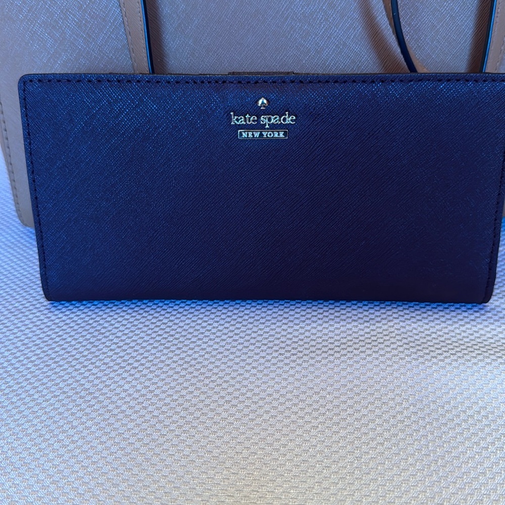 Kate Spade bifold wallet